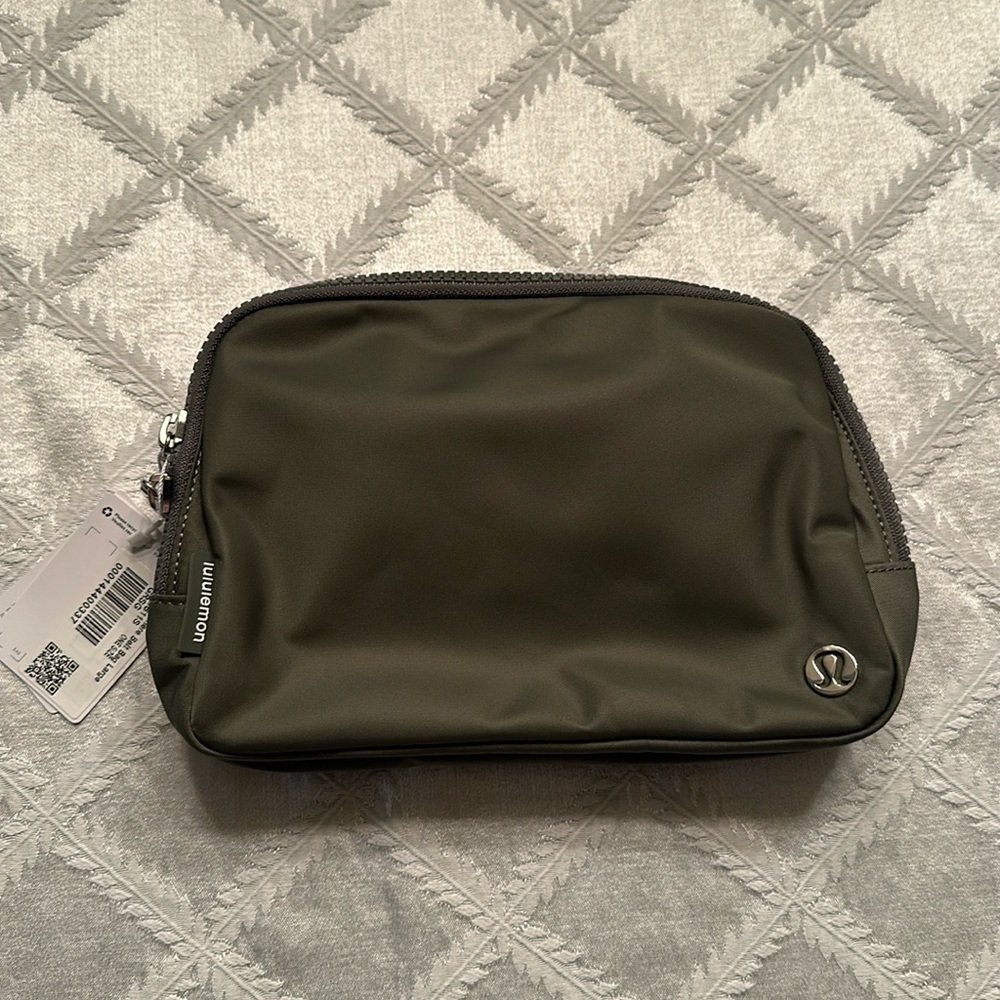 *NWT* Large Lululemon Belt Bag